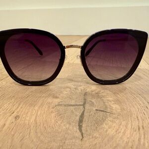Quay Flat Out Sunglasses